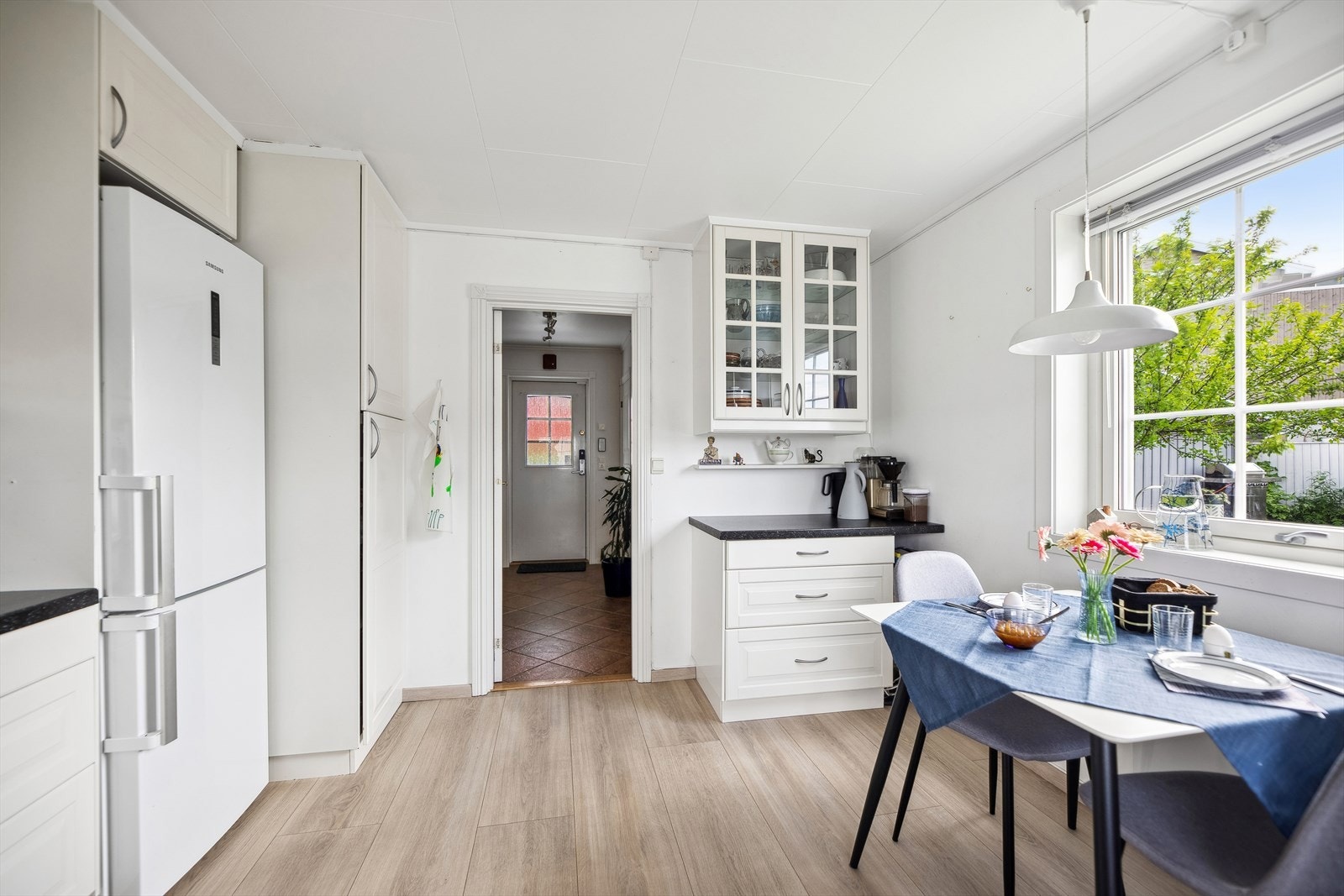 Kjøkkenet har adkomst fra entreen. Galleribilde