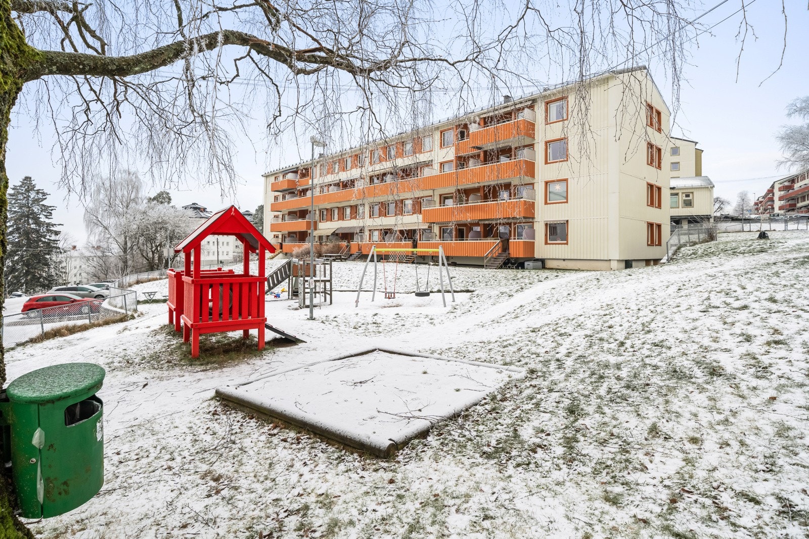 Leiligheten har en sentral og meget attraktiv beliggenhet i et populært og barnevennlig boligområde på Oppsal Galleribilde