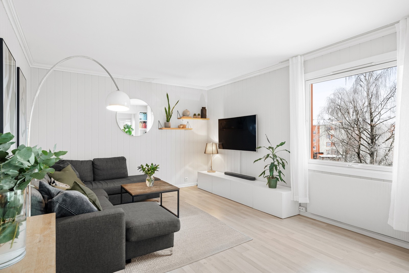Det er god plass til stor hjørnesofa Galleribilde