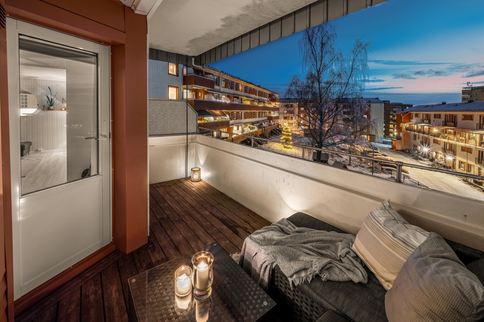 Det er plass til sittegruppe og grill Galleribilde