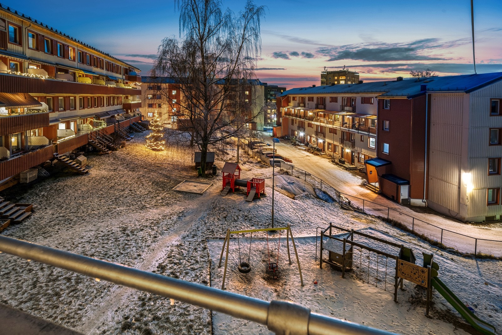 Det er kort vei til lekeplassen Galleribilde