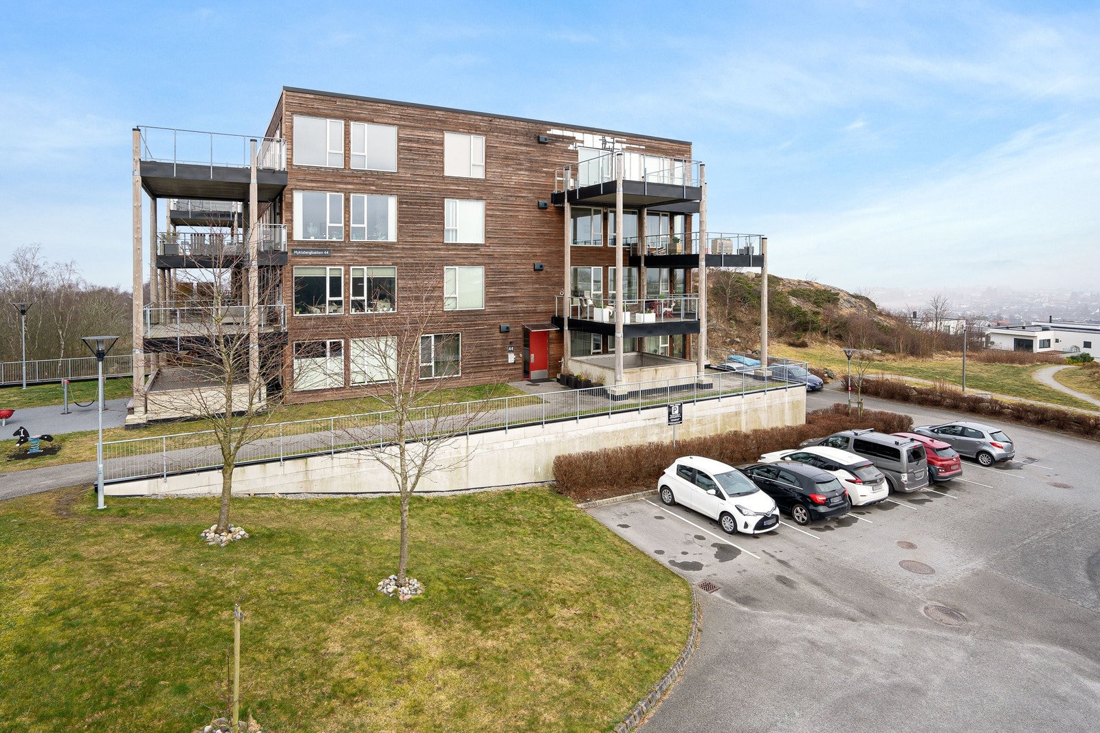 Utvendig mot inngangsdør Galleribilde