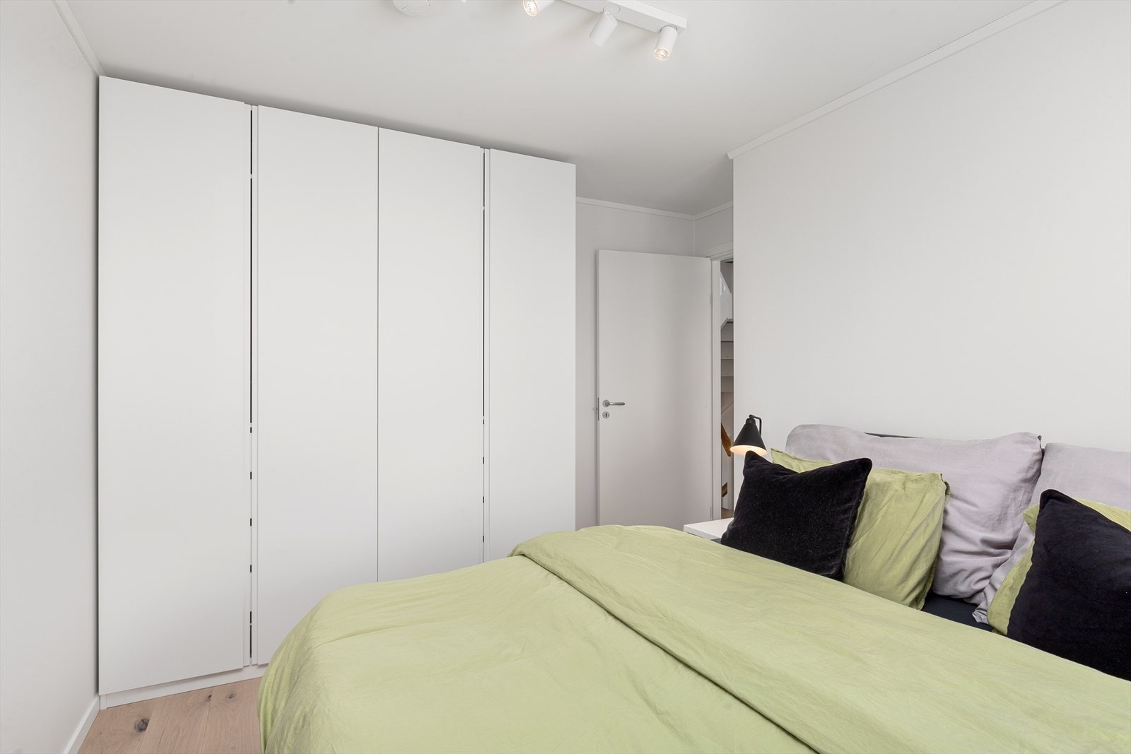 Hovedsoverom har god plass til dobbeltseng og stor garderobe. Galleribilde