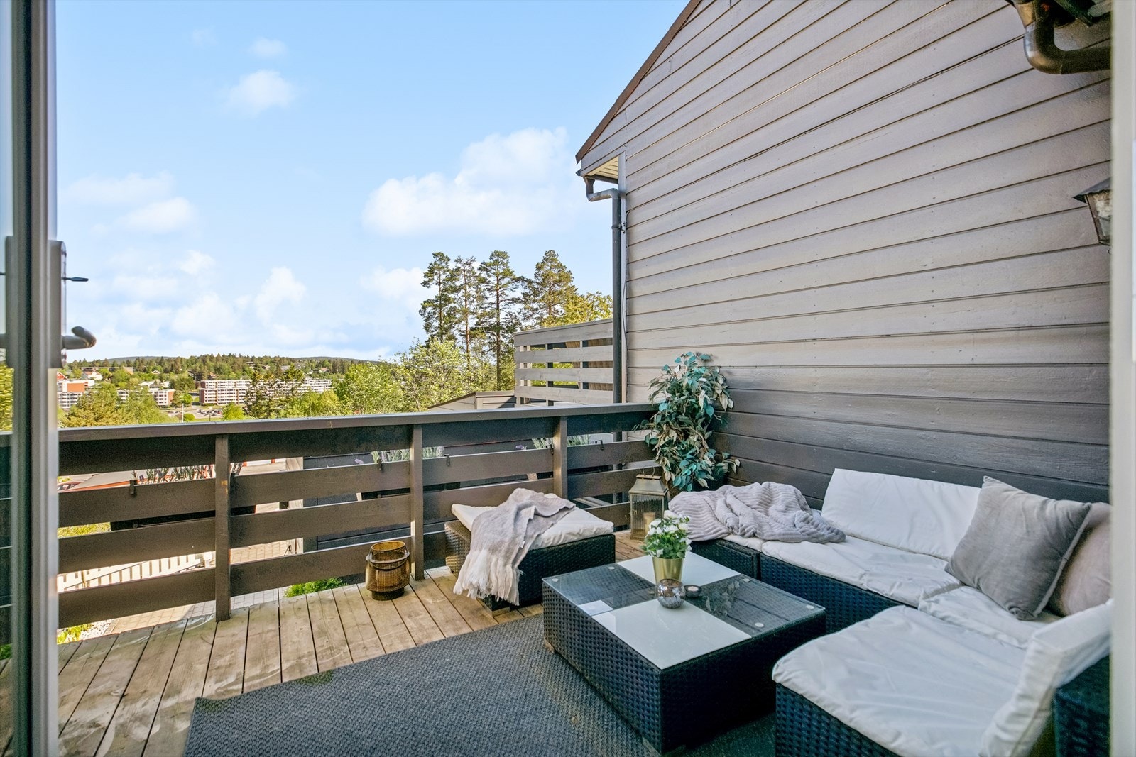 Balkong sommerstid. Galleribilde