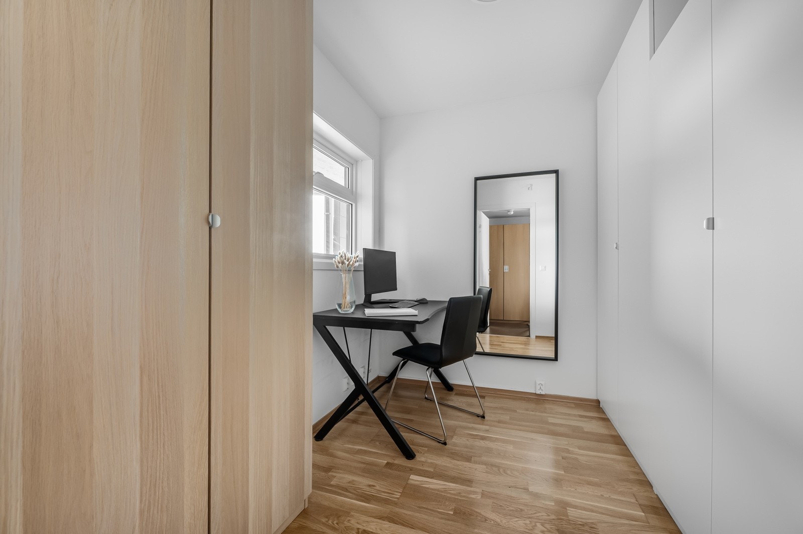 Soverom 2, også av god størrelse. Egner seg ypperlig som gjesterom eller kontor. Galleribilde