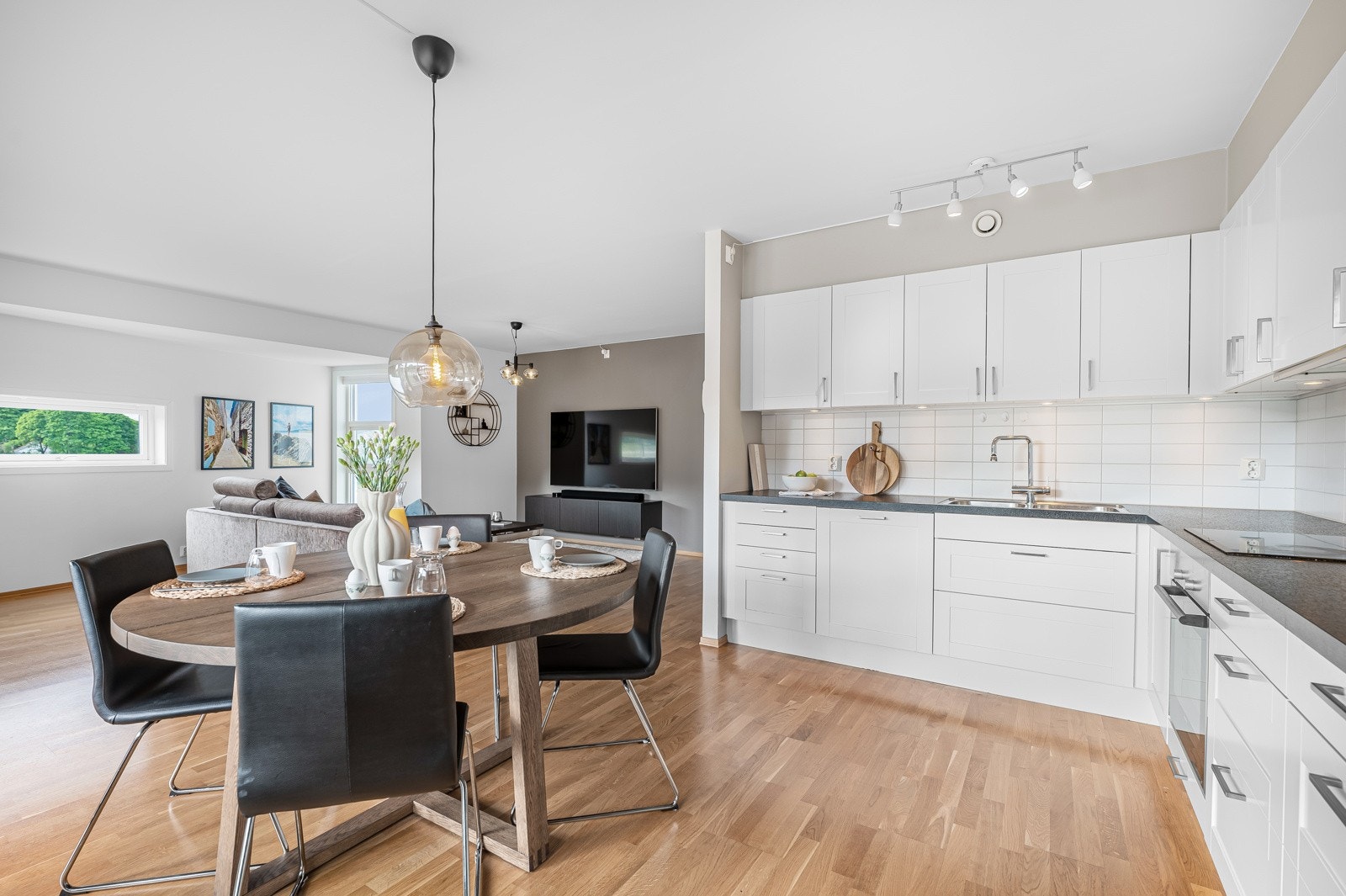 God plass til spisebord. Galleribilde