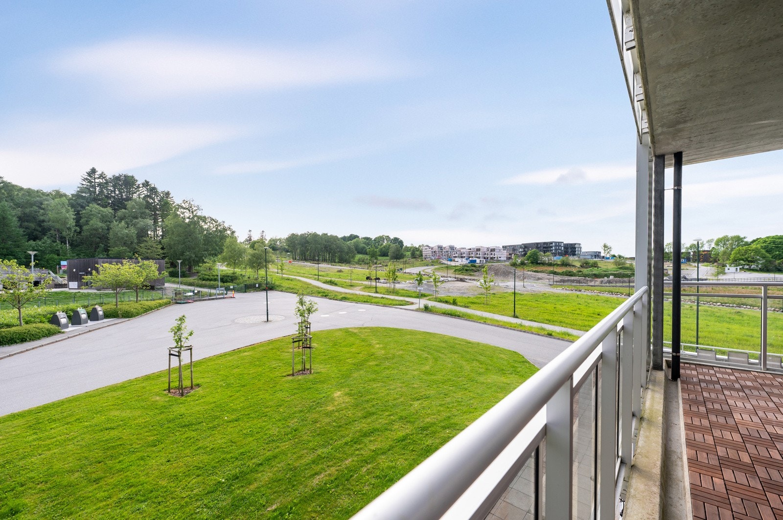 Her kan du nyte solen fra ca. kl.14:00 - kl.21-22:00 sommerstid. Galleribilde