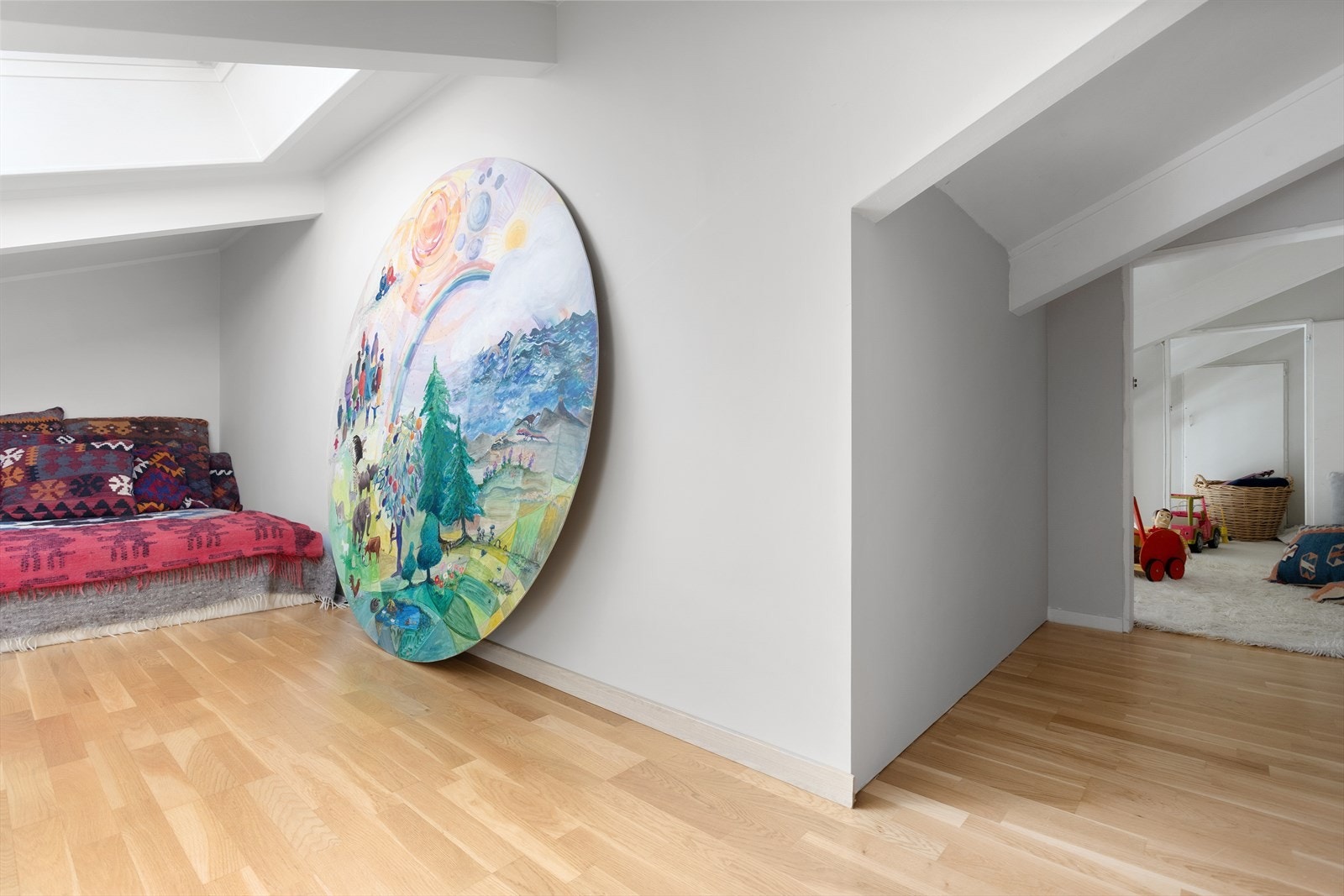 Hemsen er et perfekt sted for de små og leke. Gulvarealet her er oppmålt til ca. 24 kvm, men målbart areal utgjør ca. 10 kvm. Galleribilde