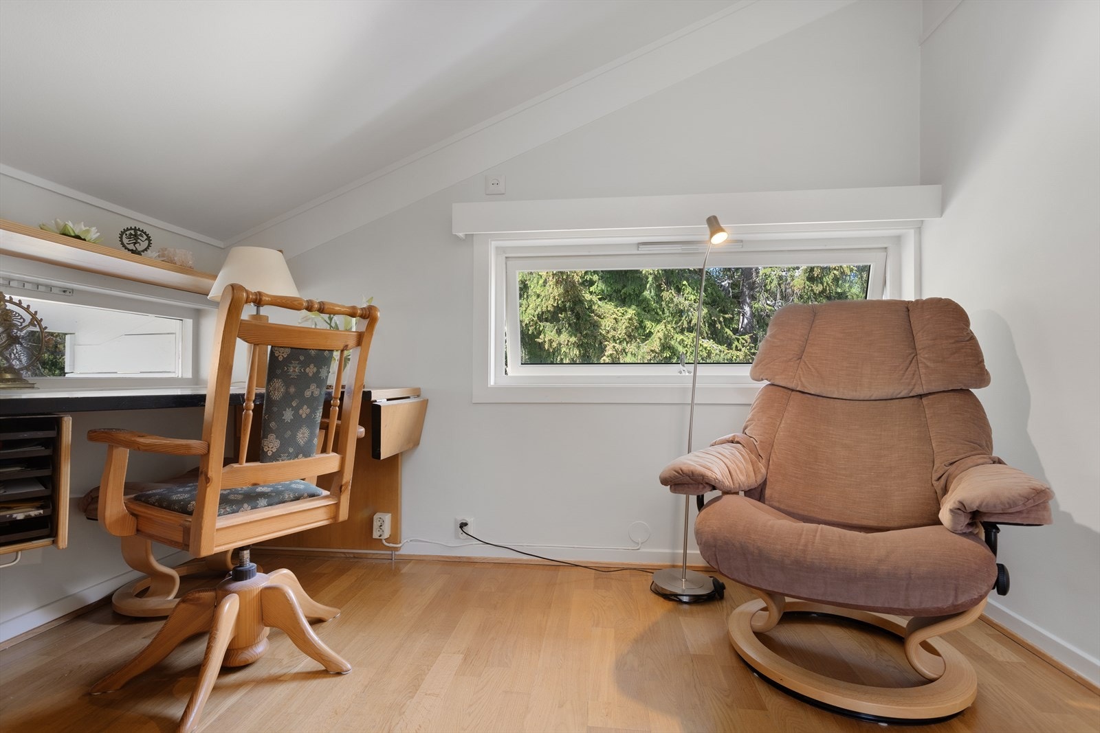 Hjemmekontor i halvetasjen. Galleribilde