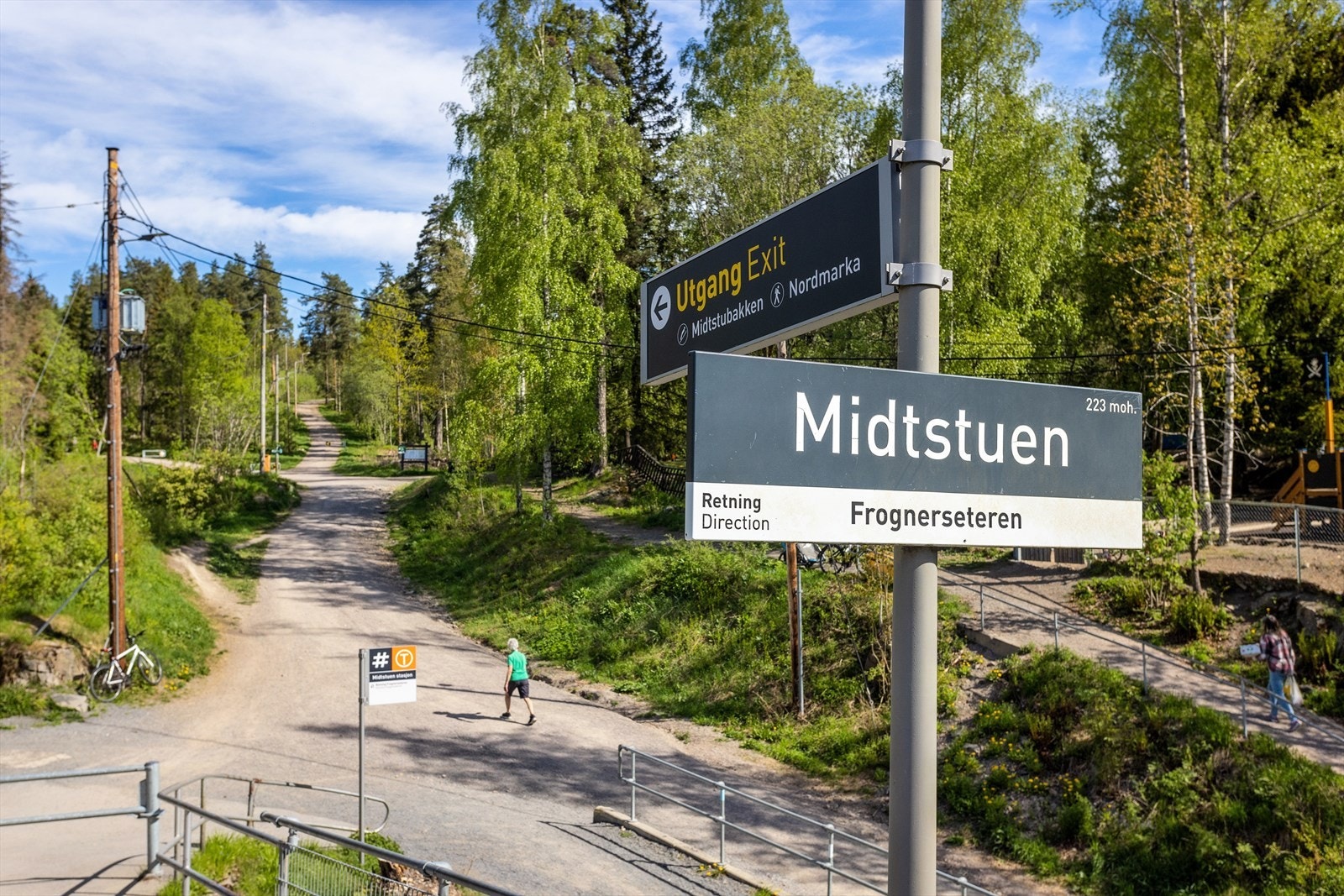 Det er kun noen få hundre meter til nærmeste t-bane stasjon. Galleribilde