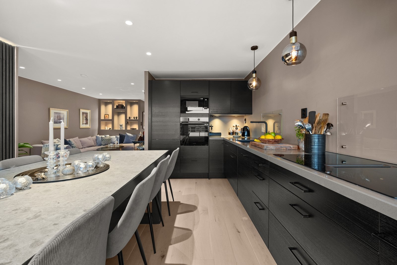 Velkommen til Huldreveien 15 - Presentert av Christian Salvesen hos Aktiv Asker. Galleribilde