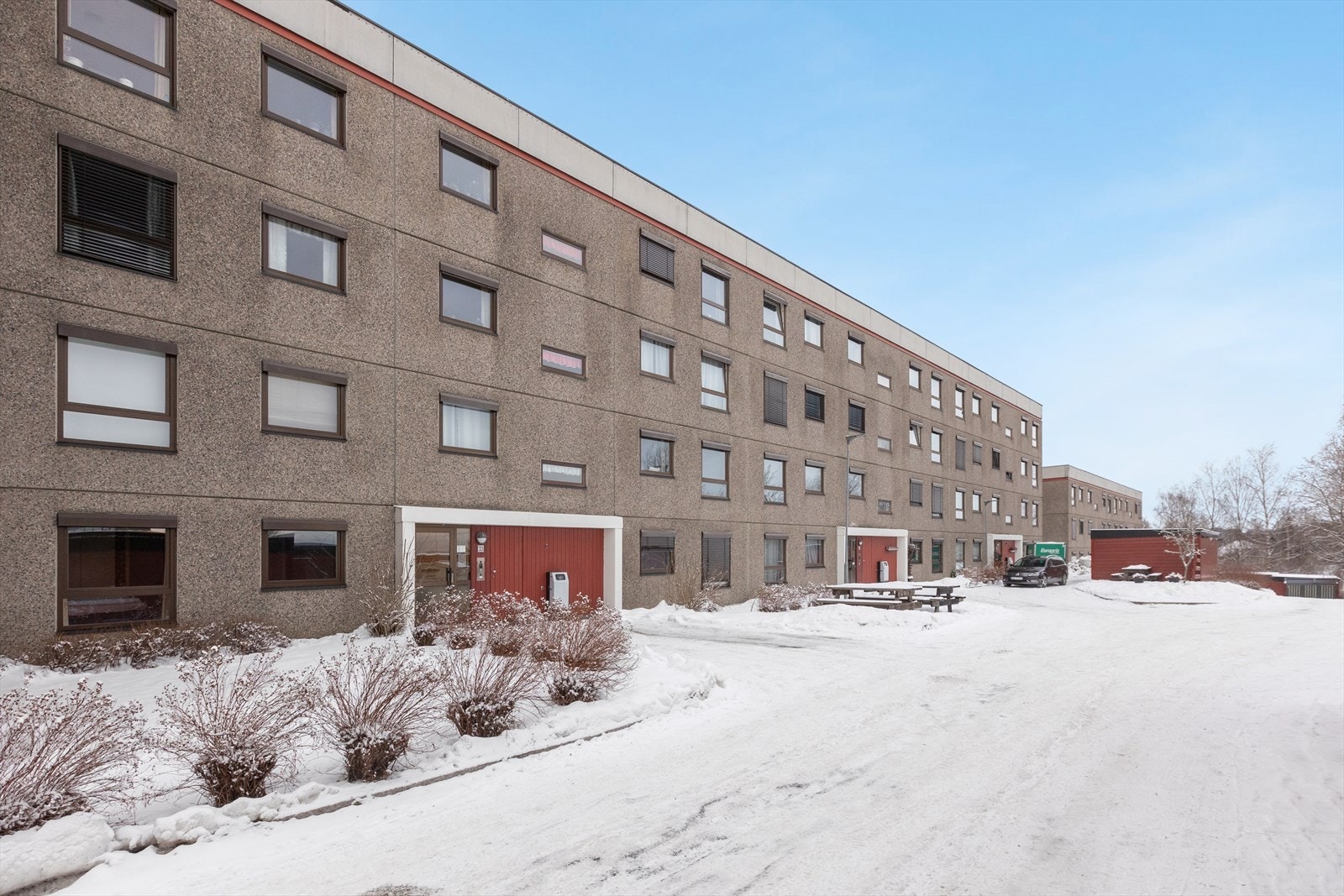 Leiligheten ligger i 2.etg i denne blokken på populære Skjetten! Galleribilde