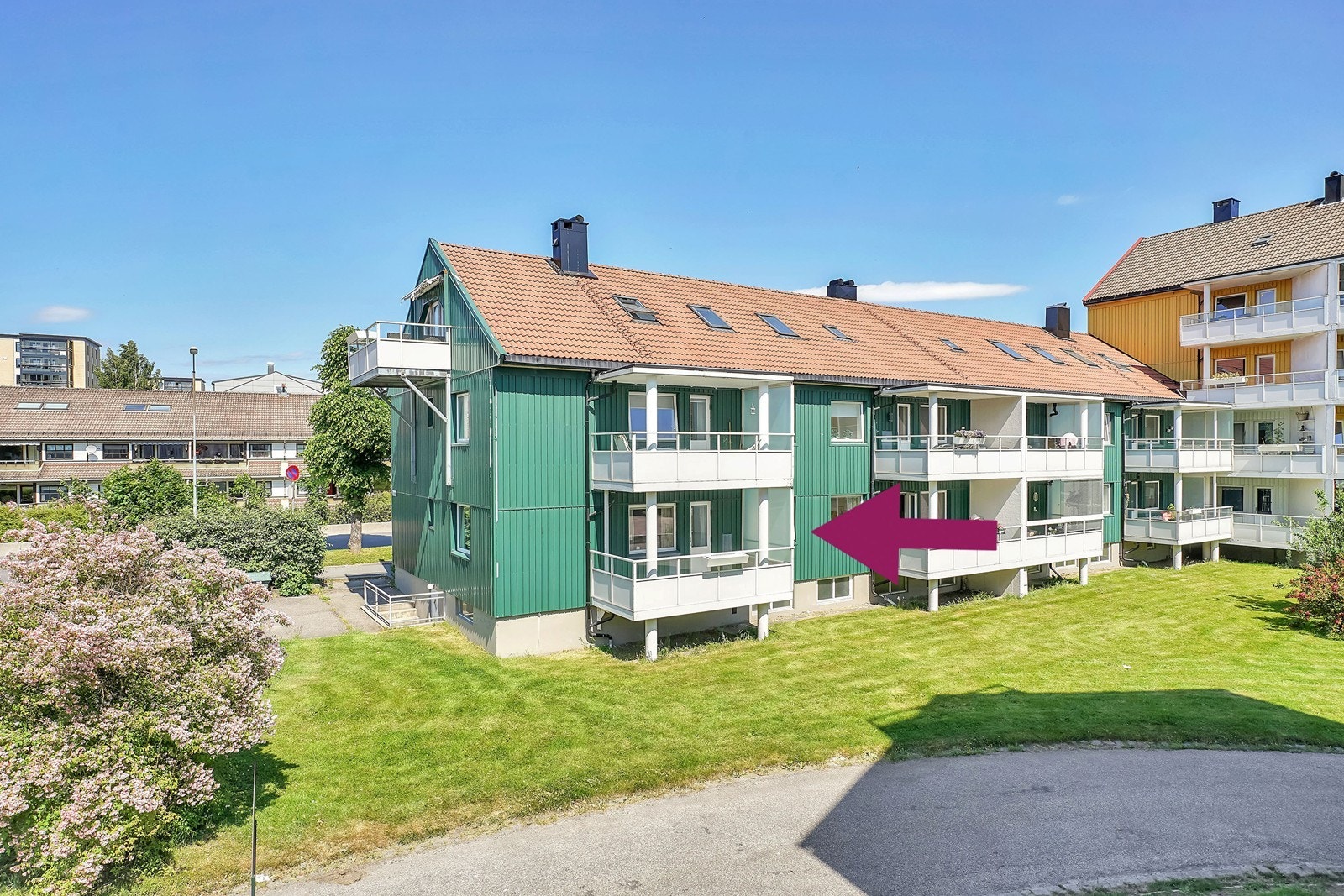 Fasade - leiligheten ligger i høy 1. etasje Galleribilde