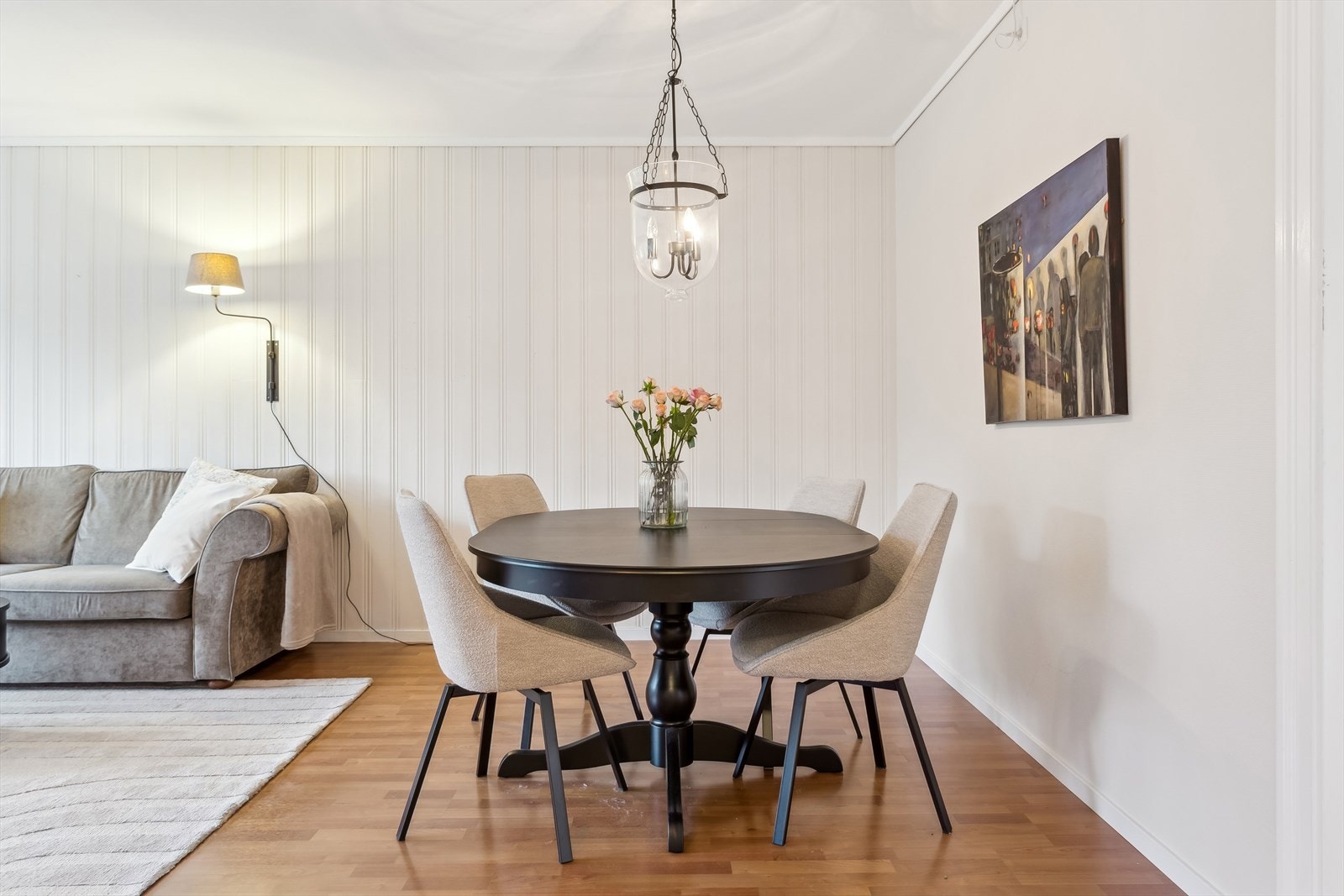 God plass til spisestue i stuen. Galleribilde