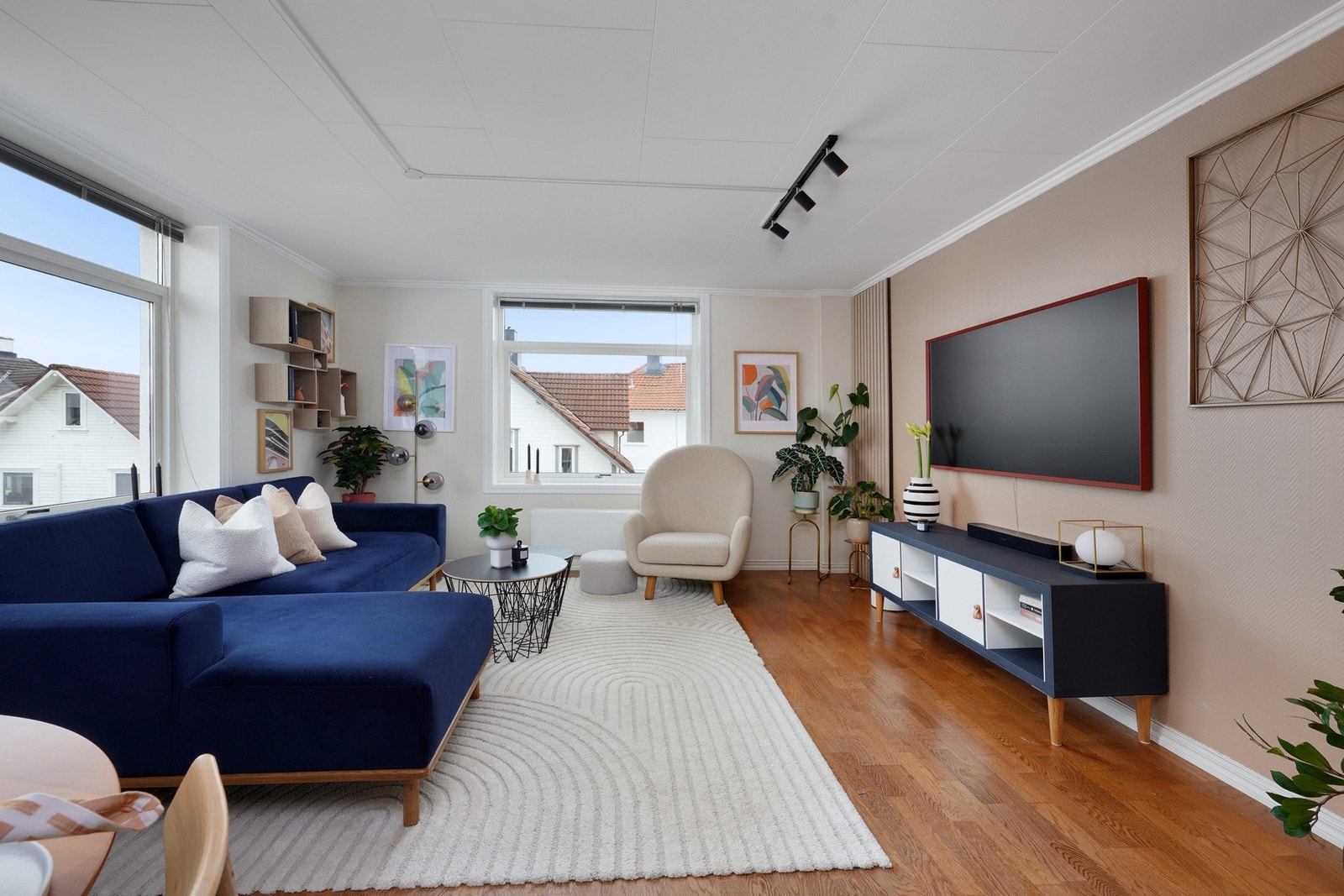 Det er satt inn moderne spileveggsplater Galleribilde