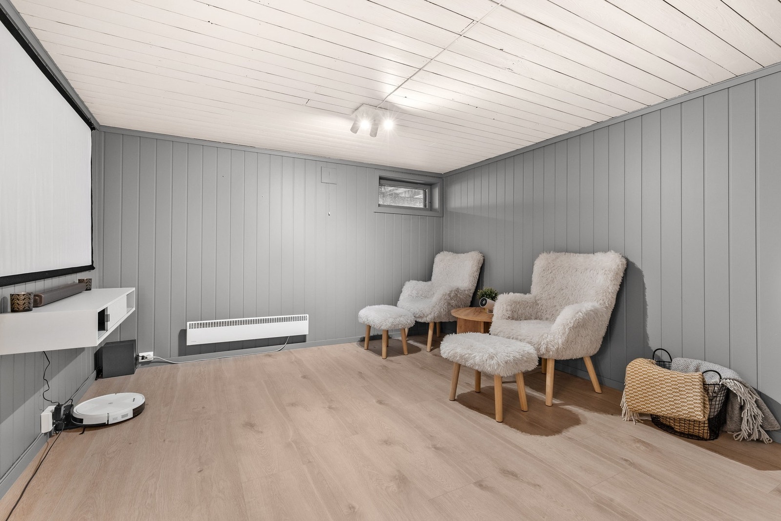 Innredet kjellerstue - ikke godkjent for varig opphold Galleribilde