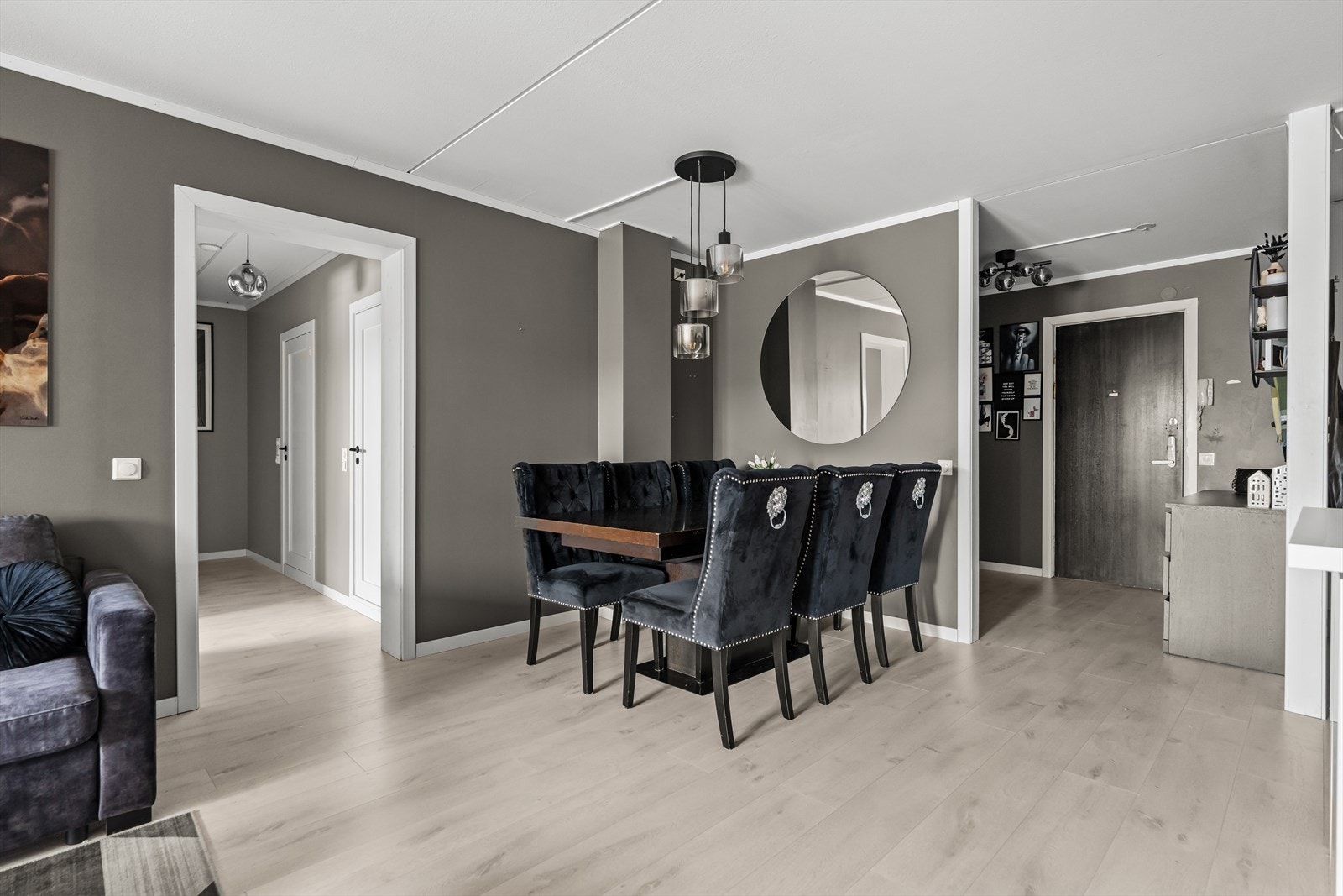 I andre enden av stuen er det god plass til en stor spisestue. Galleribilde