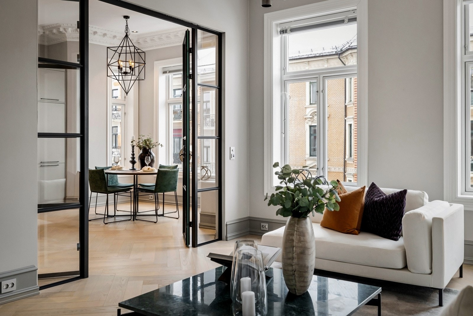 Stue mot kjøkken Galleribilde