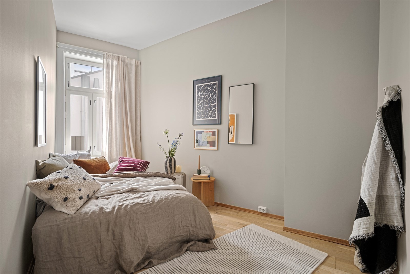 Hovedsoverommet er holdt i lyse, behagelige toner. Galleribilde