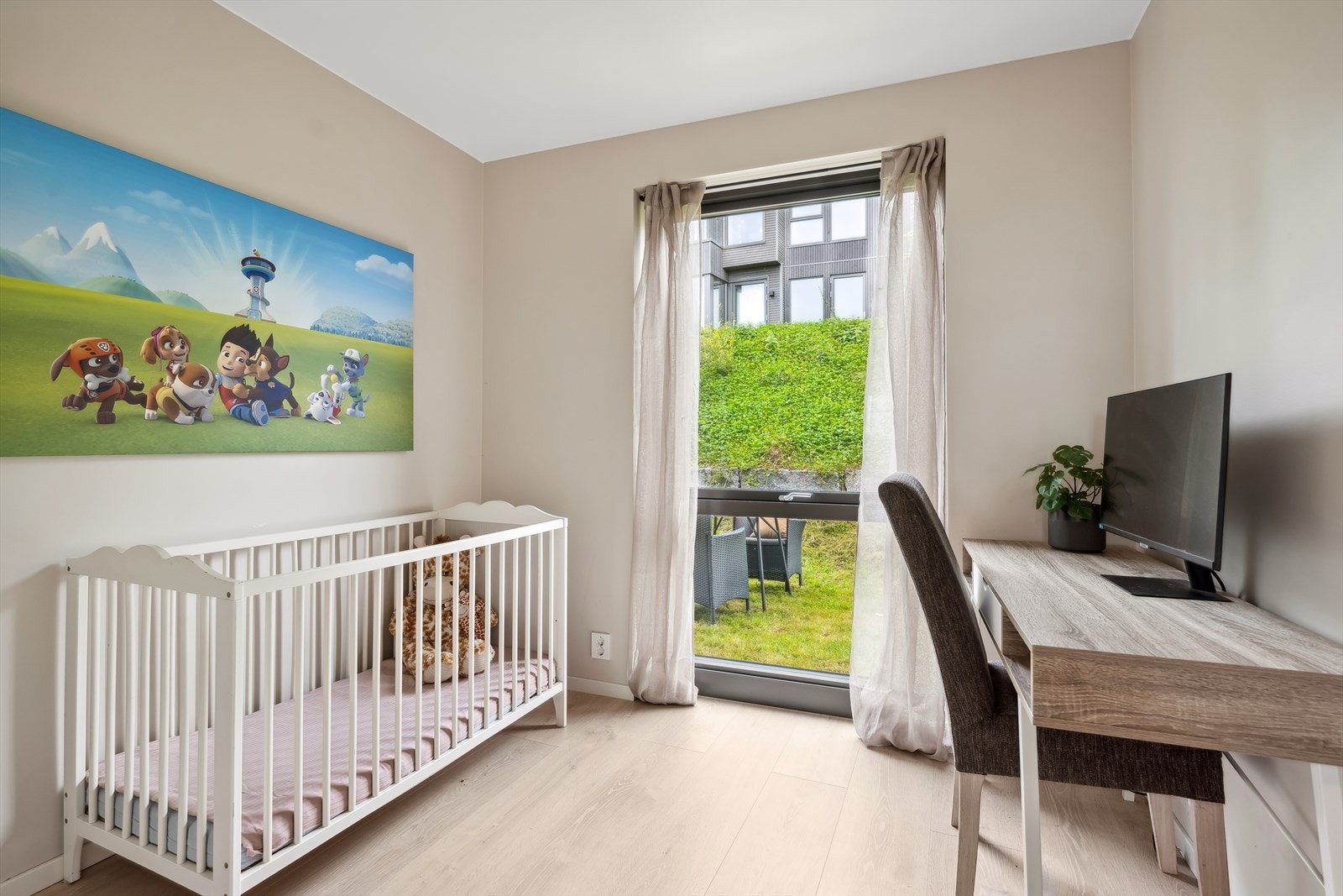 Ett av tre soverom i den midtre etasjen - Soverom 4 Galleribilde