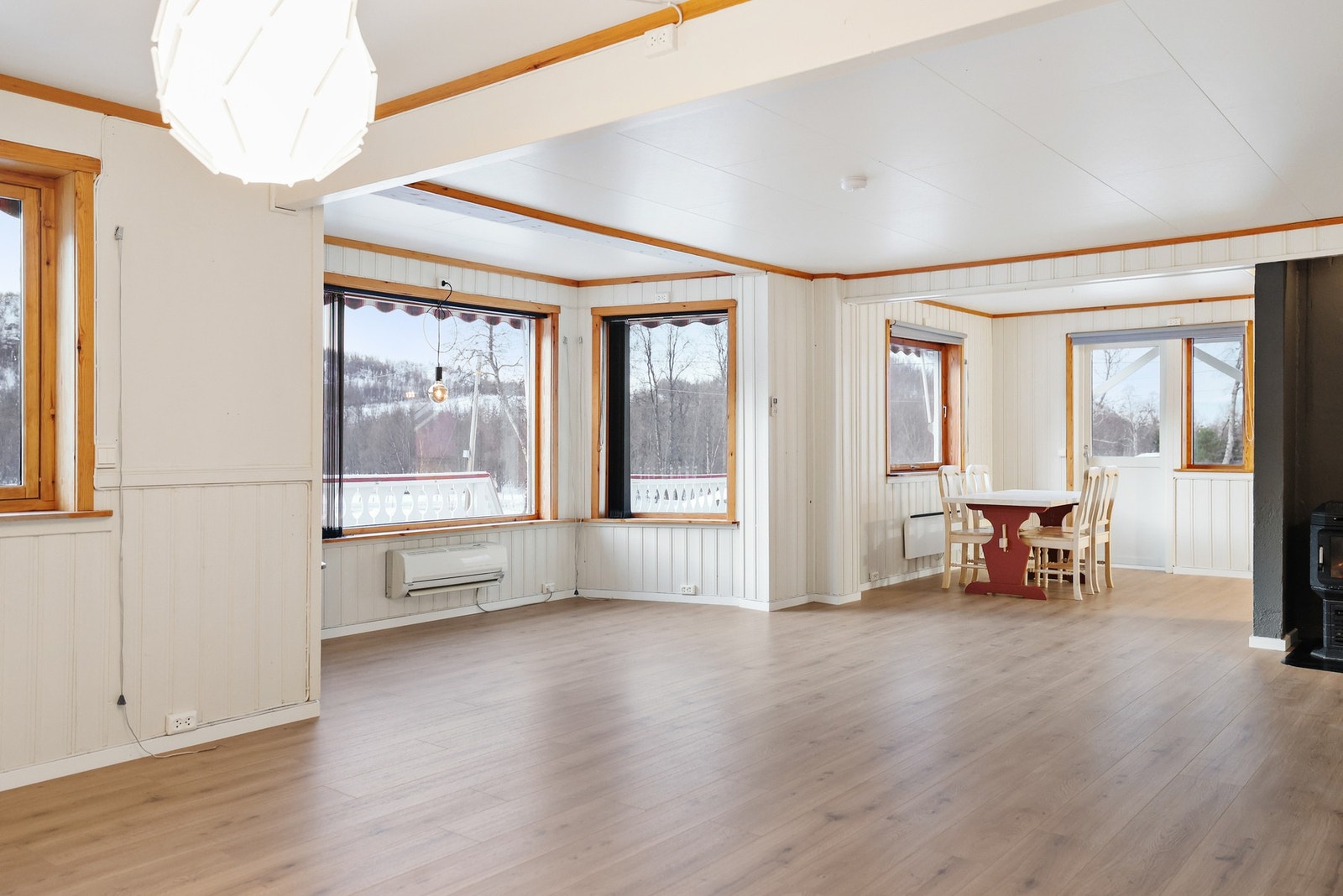 Boligen har en lys og trivelig stue. Galleribilde