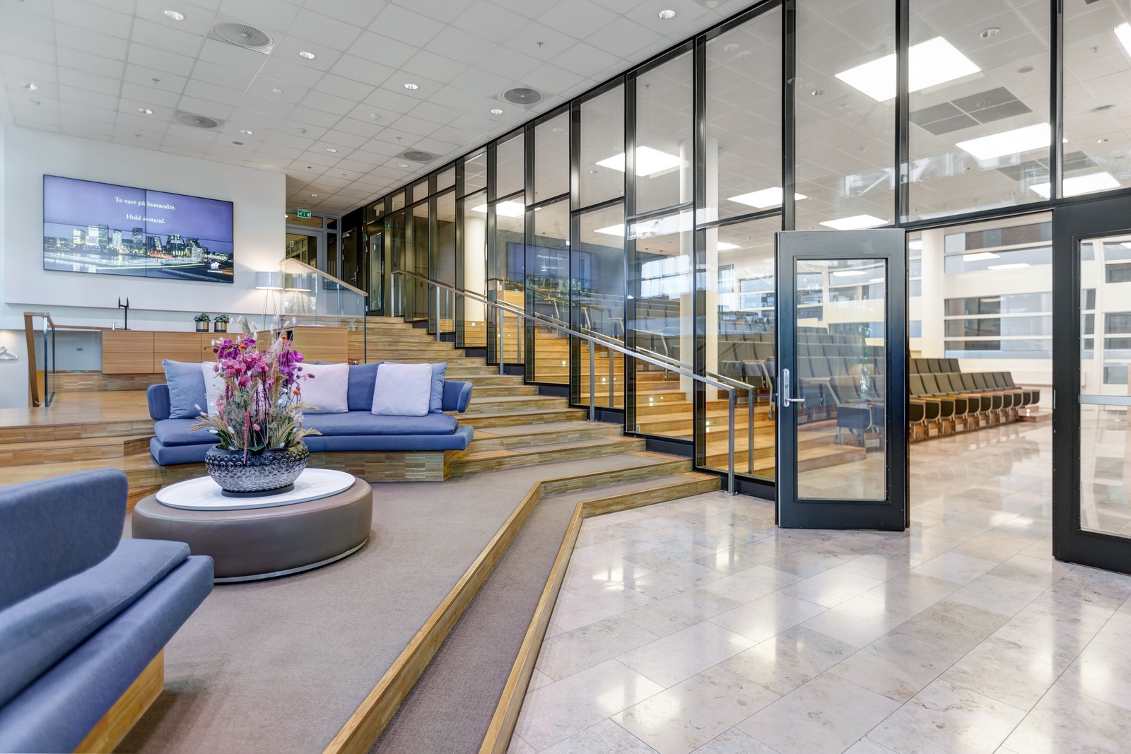 Resepsjonsområde og auditorium Galleribilde