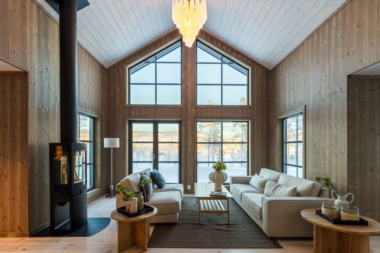 Foto fra stue i Polar 88. I annonsert modell er utstikket 120 cm mindre enn på dette bildet pga tilpasning til tomten. Galleribilde