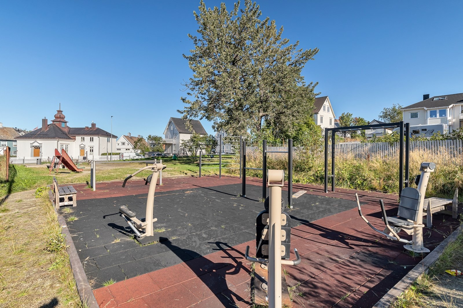 Like ved leiligheten ligger Rønningtomta med opparbeidet parkareal. Galleribilde