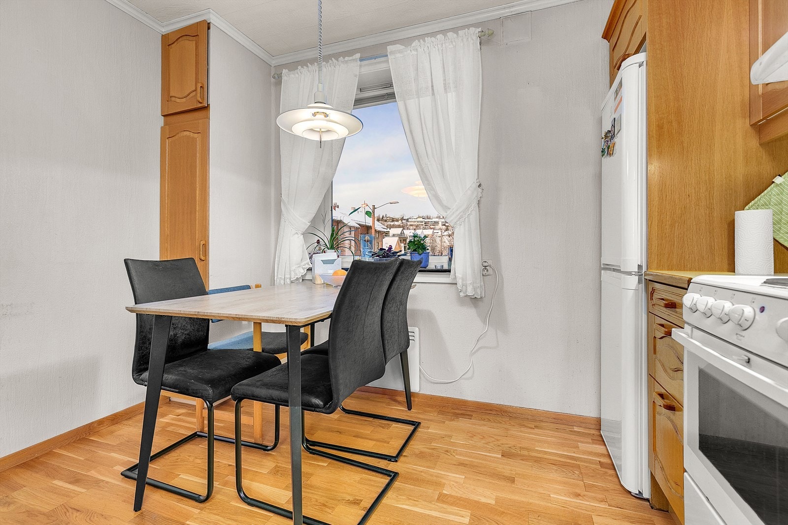 På kjøkkenet er det også plass for et kjøkkenbord. Galleribilde