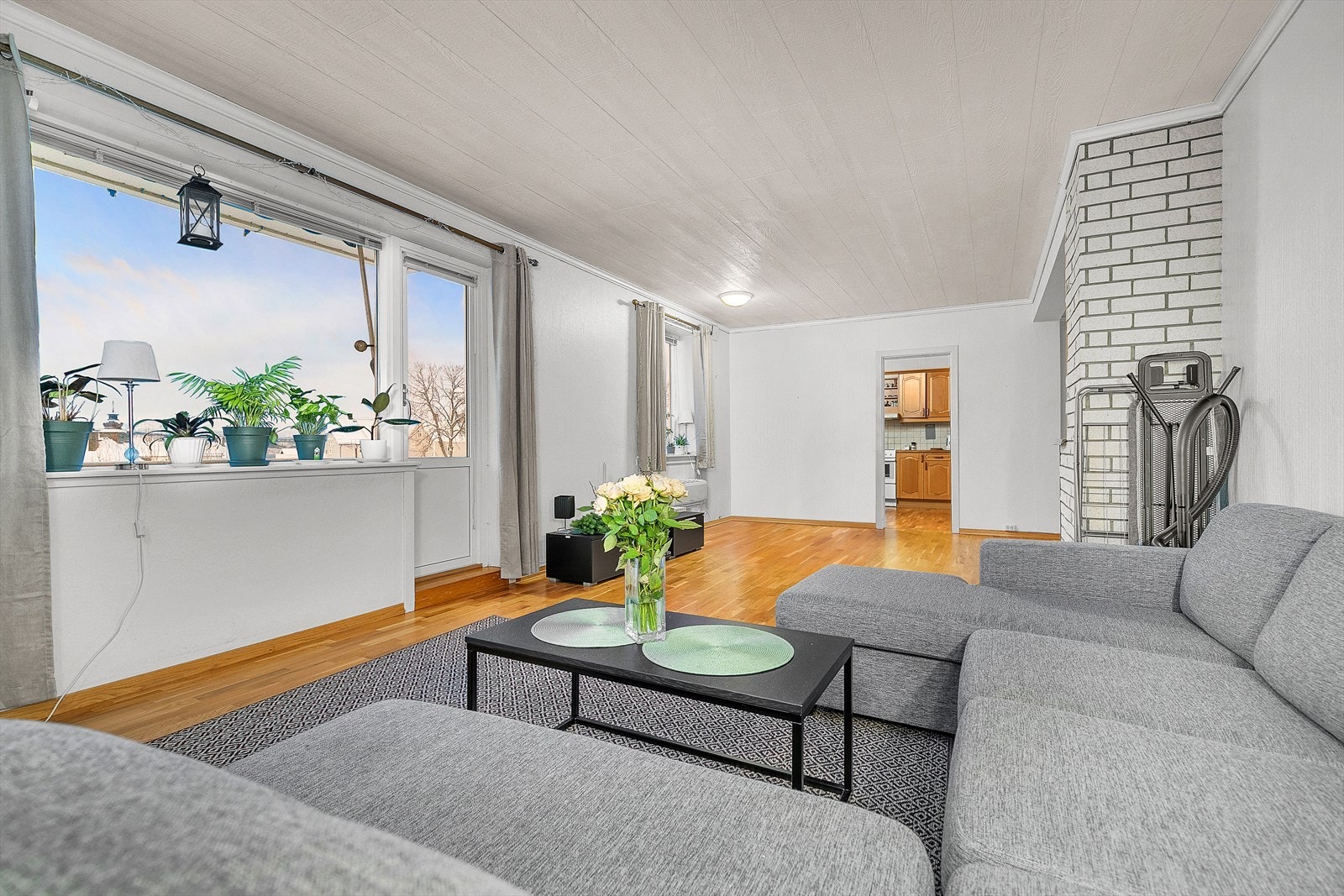 Romslig leilighet i 2.etasje på hele 83 kvm BRA-i. Galleribilde