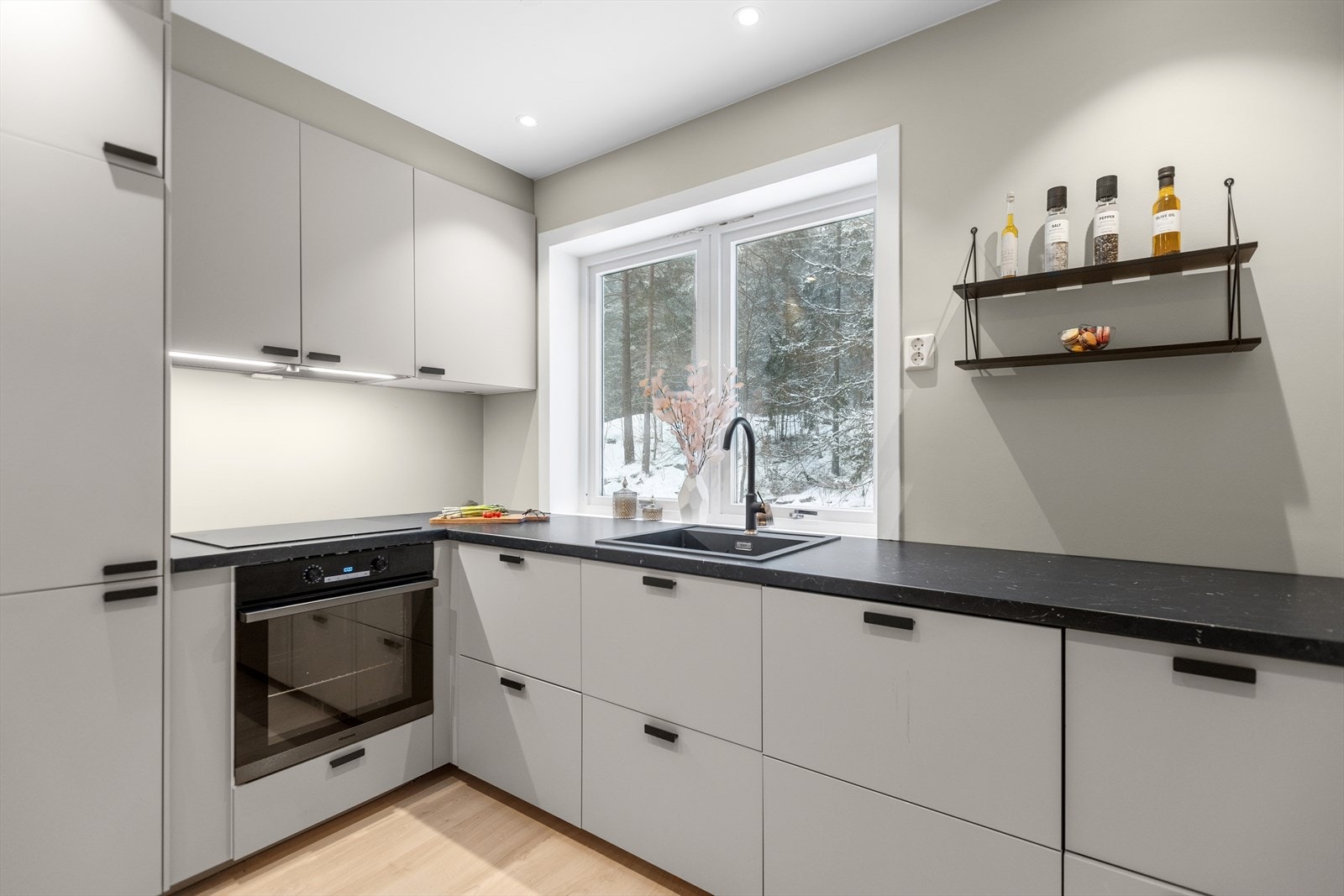 Leiligheten har et Ikea kjøkken fra 2023. Galleribilde