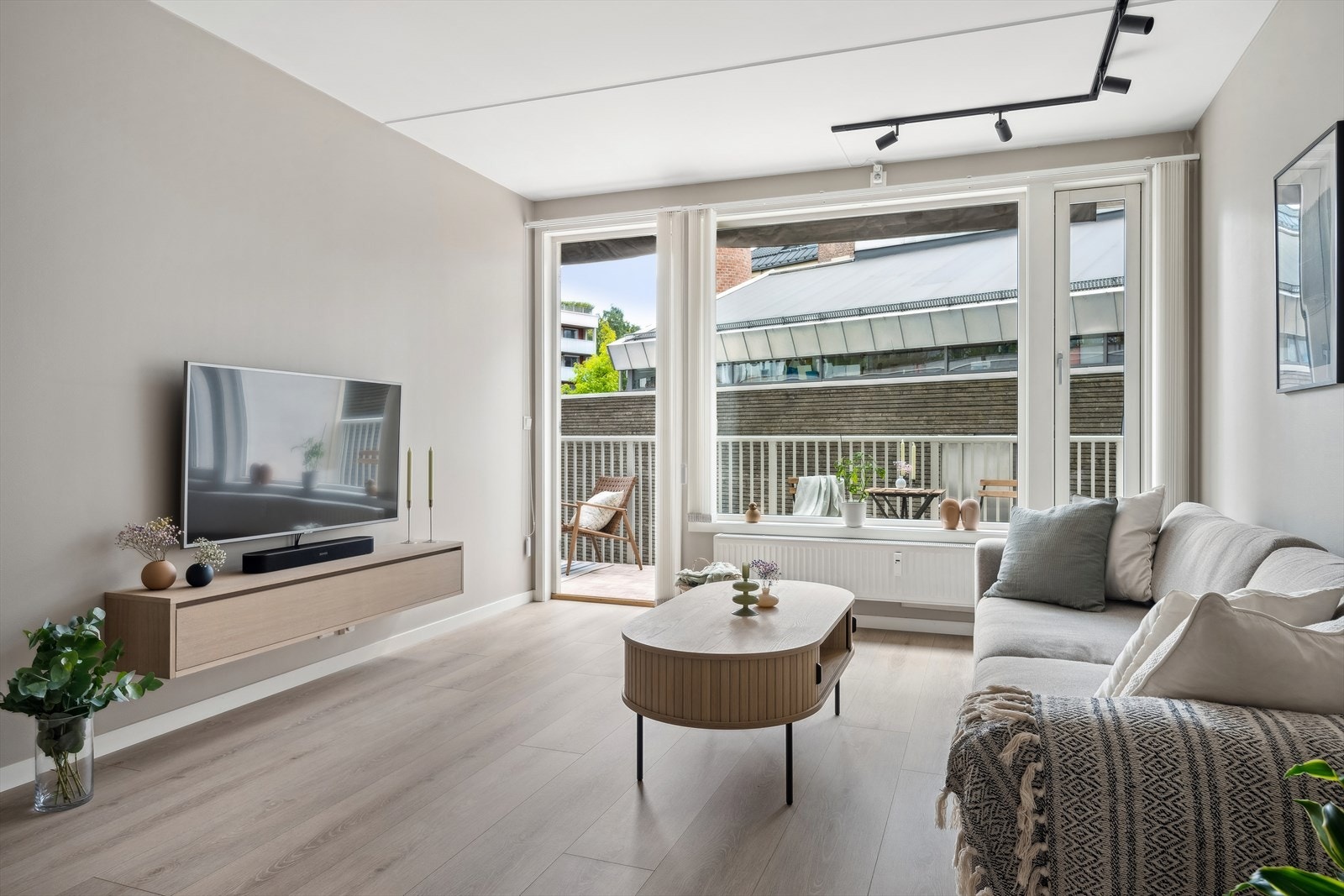 Fra stuen er det utgang til en herlig balkong Galleribilde