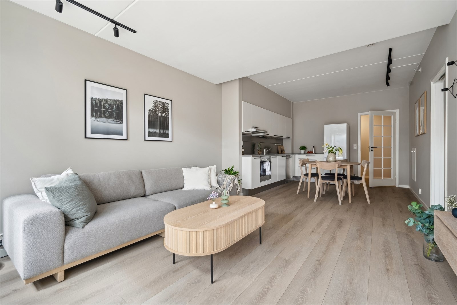 Hele leiligheten er malt i 2021 og byttet gulv i 2020 Galleribilde