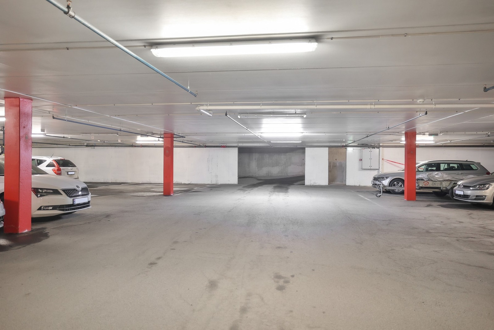Leiligheten disponerer en biloppstillingsplass i felles garasje. Galleribilde
