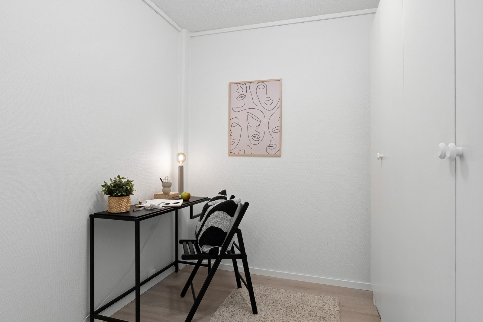 Bod/kontor/garderobe Galleribilde