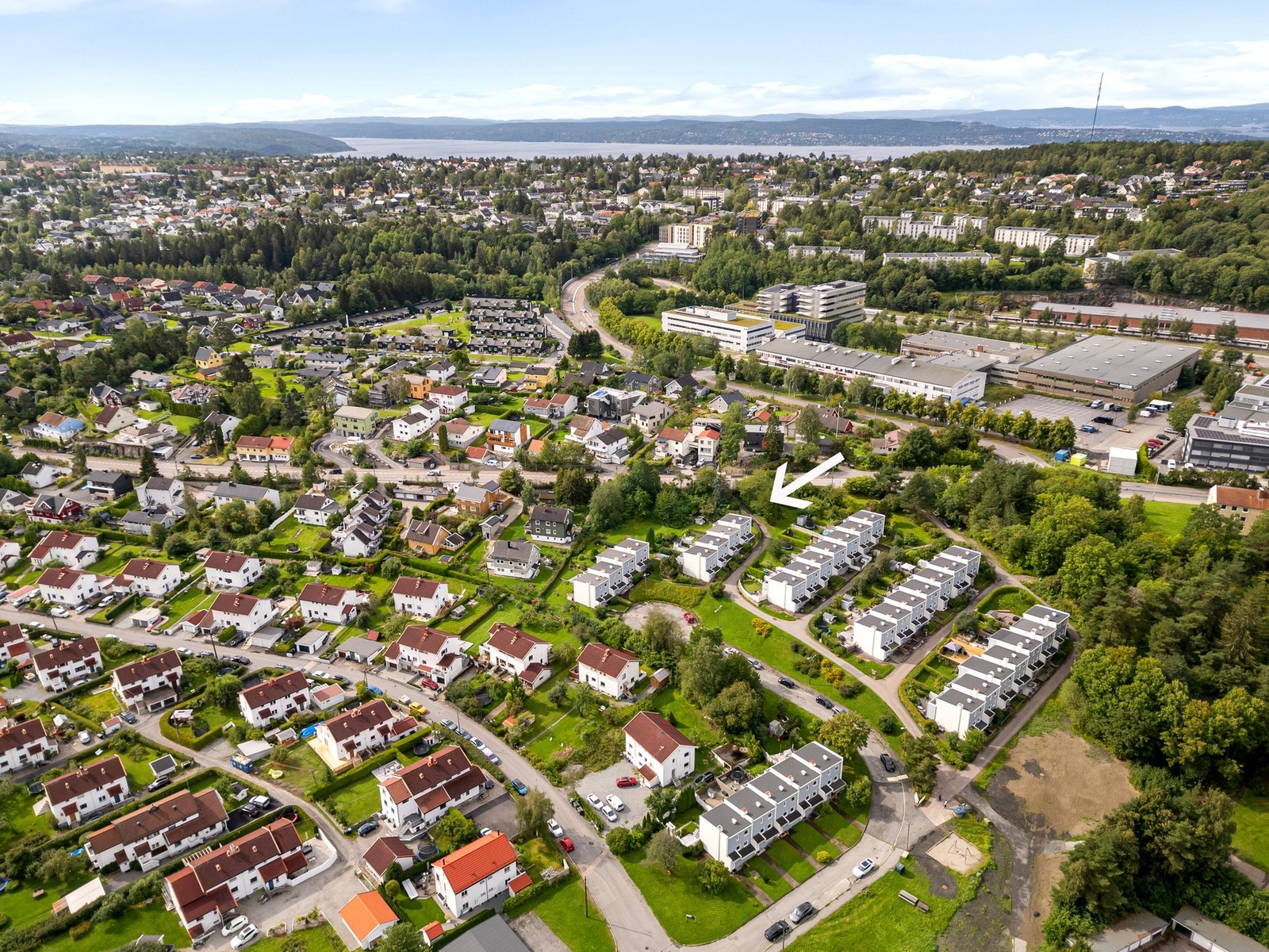 Oversiktsbilde av borettslaget og nærområdet. Galleribilde