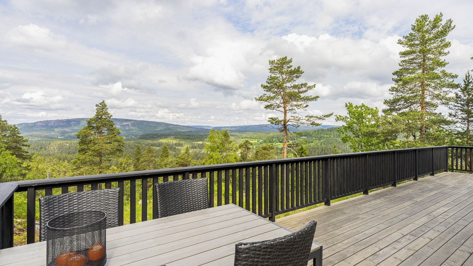 Like ovenfor hytten er det preparerte skiløyper og flott turterreng Galleribilde