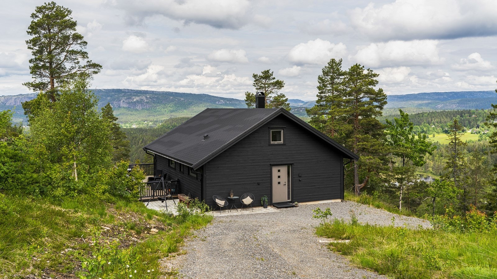 Hytten har en fin beliggenhet på feltet Galleribilde