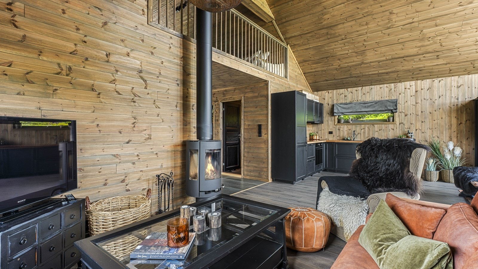 Stemningsskapende peis for kalde vinterdager Galleribilde