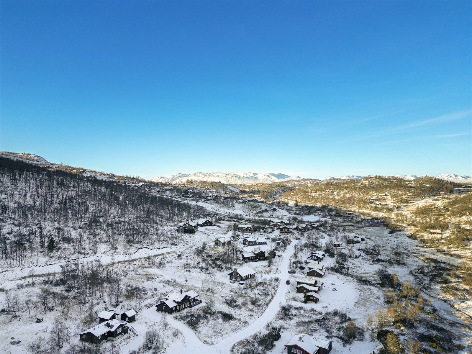 Det er ellers supre turdestinasjoner i området med populære Silkedalen, Hardangervidda, Møsvatn og fjellområdene rundt med fine fiskevann. Galleribilde