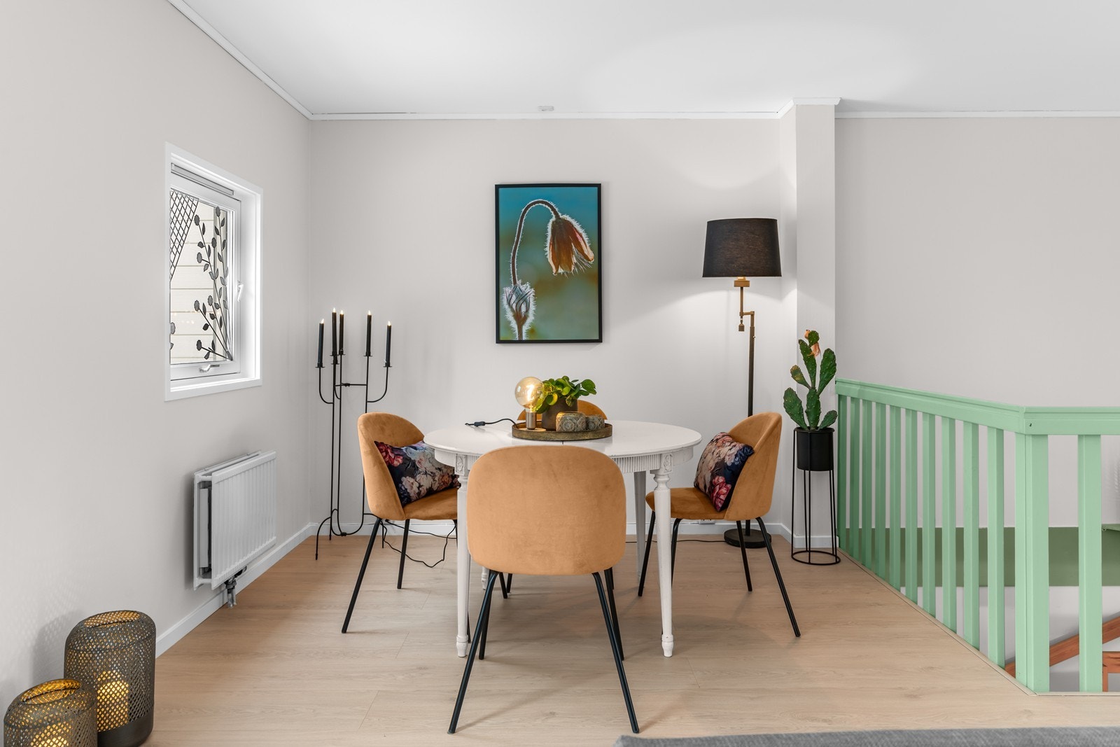 Hyggelig plass for spisestuen. Det er stikkontakt og bryter til taklampe Galleribilde