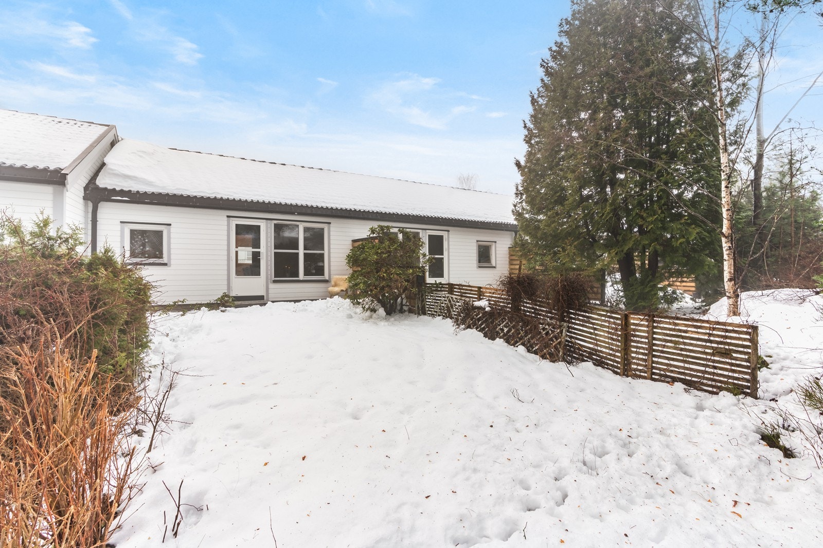 4-roms rekkehus over to fine plan i rolige, trafikkskjermet og familievennlige omgivelser på Åsbråten Galleribilde