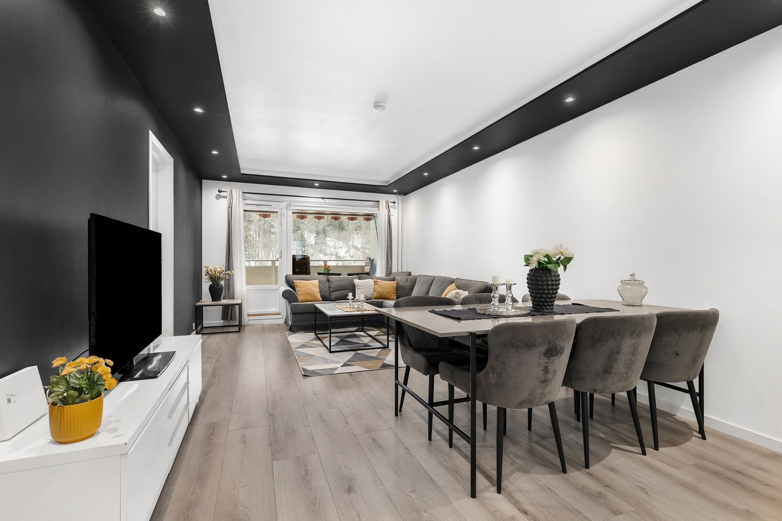 Velkommen til Lauritz Hervigs vei 164A - Presentert av Hossein v. EIE eiendomsmegling. For spørsmål eller visning kontakt på tlf. 995 27 446. Galleribilde