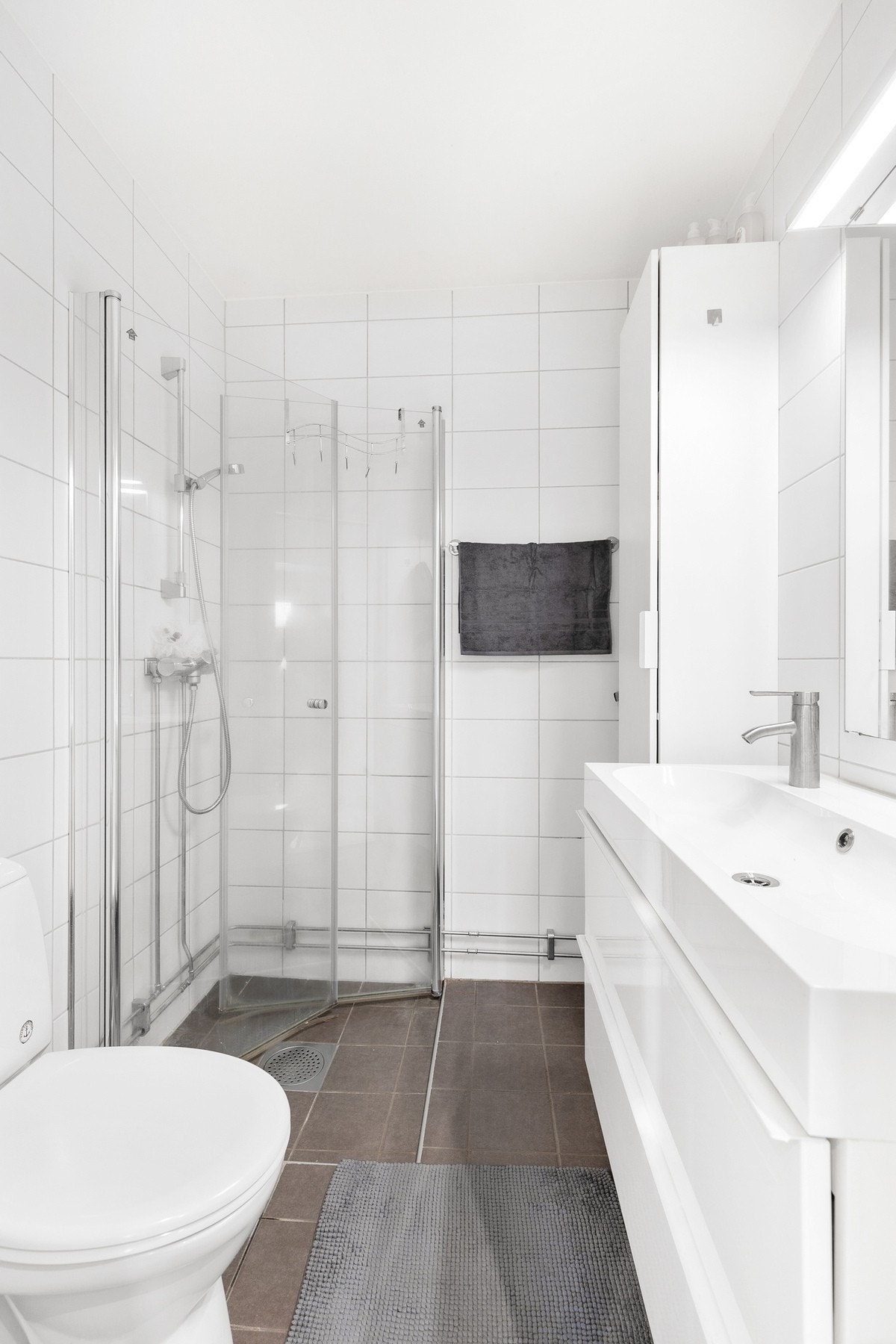 Delikat, helfliset bad fra 2018 med gulvvarme Galleribilde