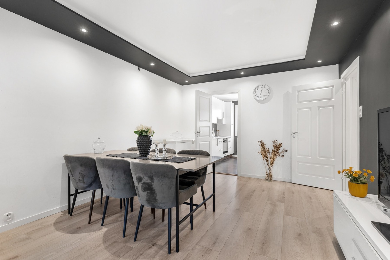 Leiligheten er gjennomgående og har godt med lysinnslipp Galleribilde