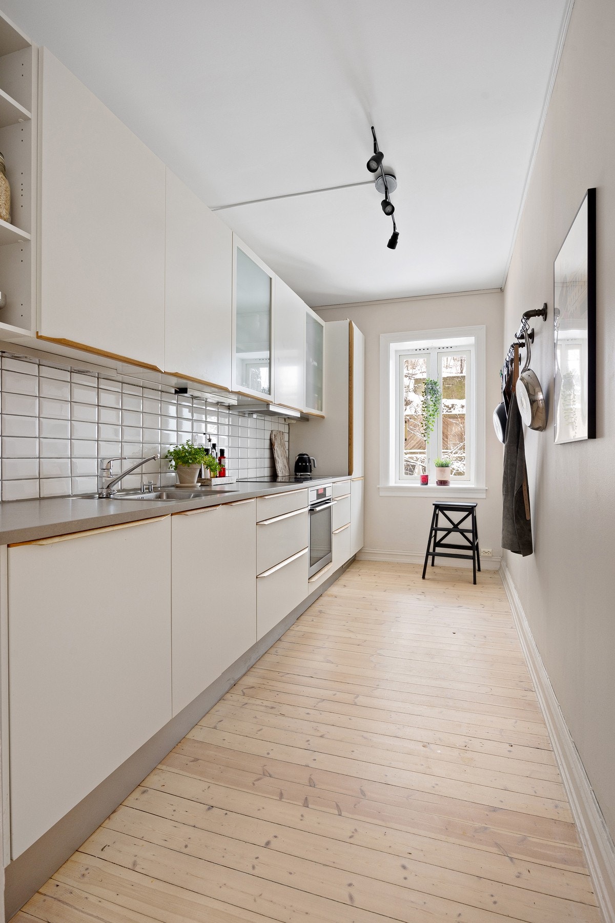 Kjøkkeninnredning ble installert av forrige eier i 2013. Galleribilde