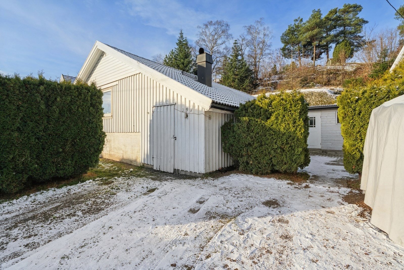 Biloppstillingsplass med plass til to biler Galleribilde