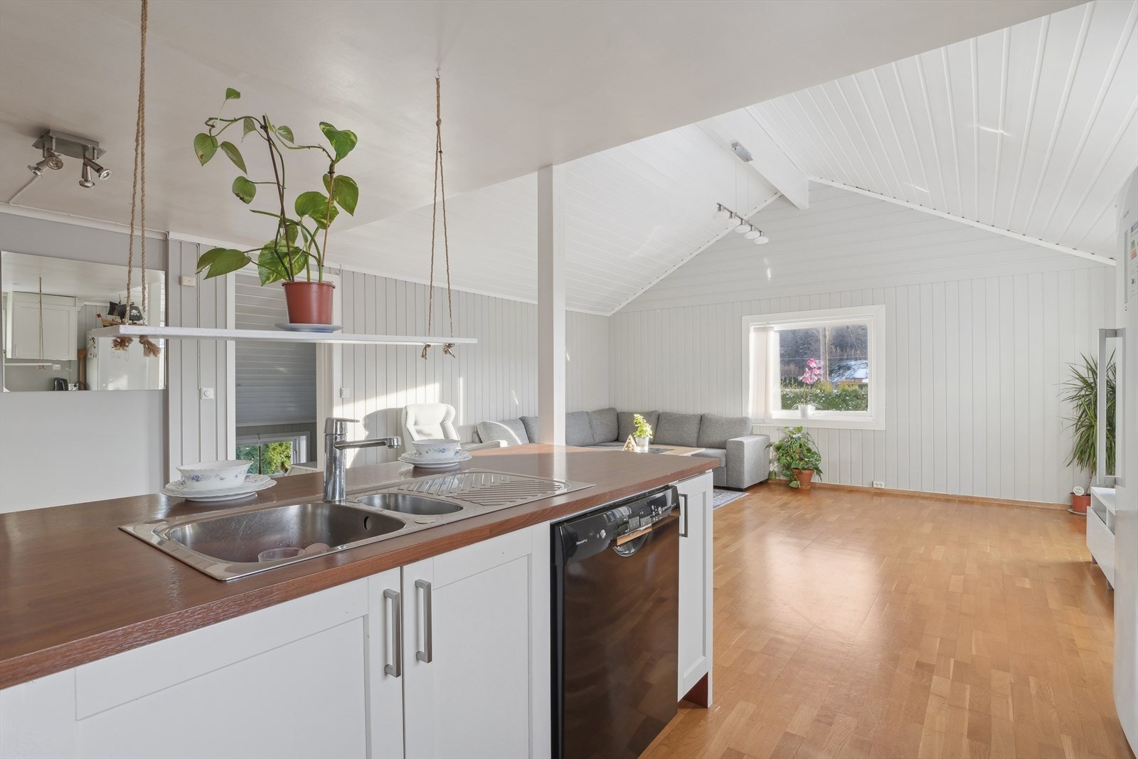 Kjøkken og stueløsningen går godt sammen Galleribilde