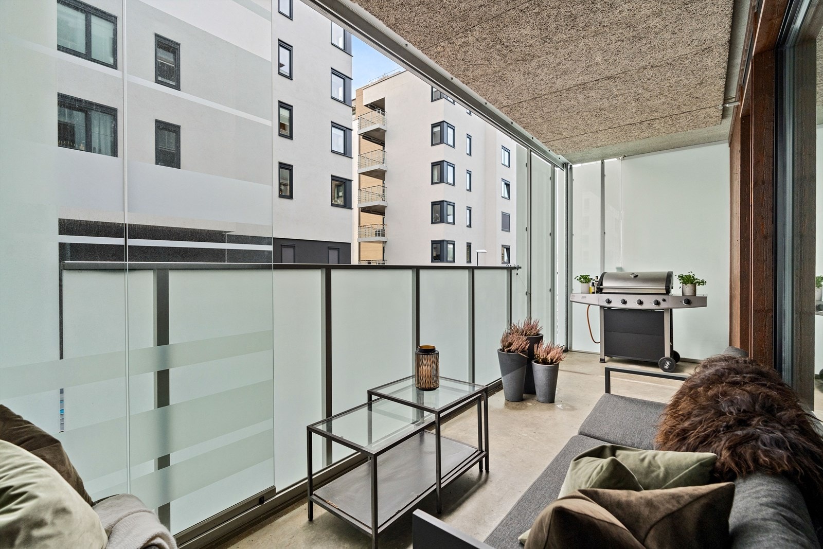 God plass til å innrede med sittegruppe, grill og det som måtte ønskes. Galleribilde
