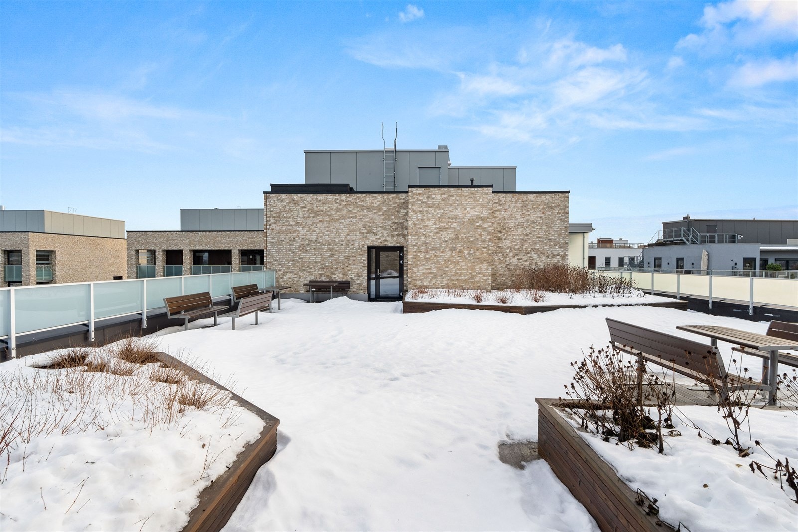 Flott felles takterrasse på toppen av blokka. Galleribilde